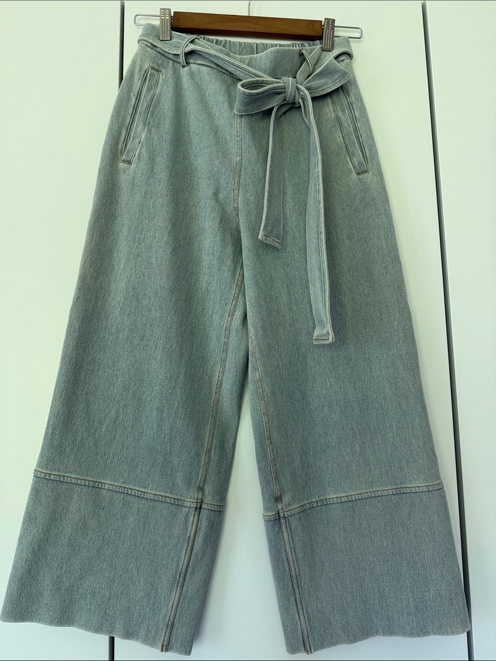 Stretch Pull-On High-Rise Cropped Wide-Leg Jeans with Tie Belt